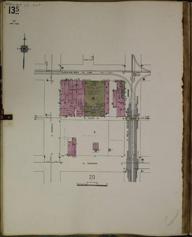 Offenes Buch mit detaillierter Stadtkartendarstellung auf der linken Seite und dichtem Text und Plänen auf der rechten Seite.