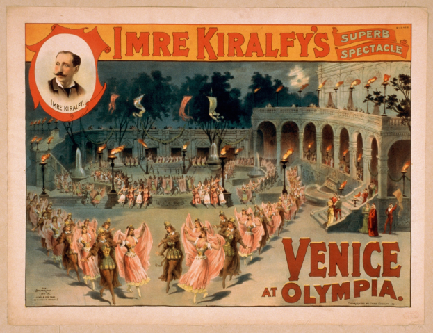 Plakat für Imre Kiralfys Super-Spektakel in Venedig, das kostümierte Künstler vor einem gebogenen Gebäude mit Laternen und Bäumen zeigt.