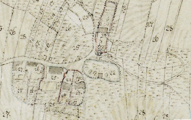 Detailiertes altes Stadtplan mit nummerierten Gebäuden, Straßen und Text, der eine vorgeschlagene Entwicklungsstelle am unteren Rand anzeigt.