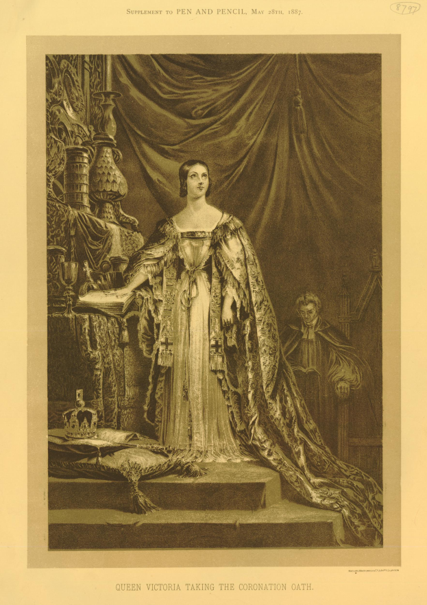 Königin Victoria in einem Kleid stehend, die Mitte einnehmend, während sie den Krönungswunsch ablegt, mit einem Tisch voller Gegenstände links von ihr, einer weiteren Person und einem Vorhang im Hintergrund und Text am unteren Rand des Bildes.