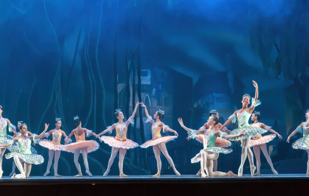 "Theater of Estrada Song" des Zentrums für Ästhetische Erziehung von Kindern der Nizhny-Novgorod-Region wird vor der Vorstellung des "Nussknackers" im Nizhny-Novgorod-TYUZ am 1. Juni auftreten