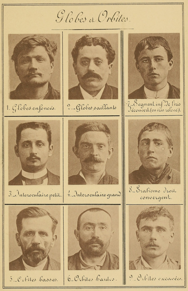 Schwarze und weiße Fotografie einer Gruppe von bärtigen Männern mit verschiedenen Gesichtsausdrücken, begleitet von Text.