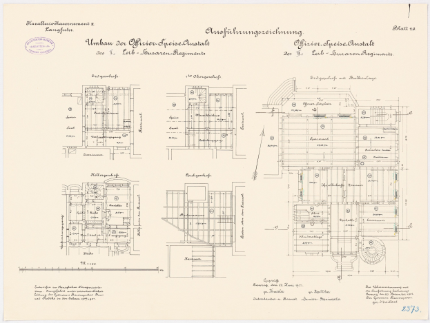 Ein detaillierter Grundrissplan des ehemaligen Kanzleramts der Bundesrepublik Deutschland, der den Aufbau des Gebäudes mit verschiedenen Räumen und Textanmerkungen zeigt.
