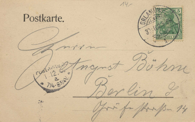 Eine alte deutsche Postkarte in sehr gutem Zustand, die ein Stempel, den Text "Grundfahrzeug" und ein Bild eines Mannes zeigt.