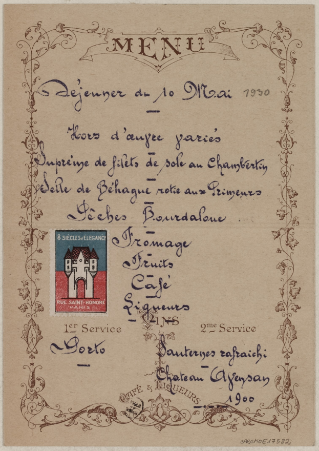 Alte Speisekarte mit einem Hausbild, Text und einem Vintage-Stempel.