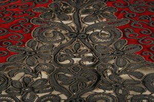 Hailey Bieber interpretiert '90s-Style-Ikone in Silber Spitze auf der Time 100 Gala