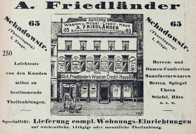 Schwarzes und weißes Foto einer alten Werbung für einen Friedländer-Laden in Deutschland, das ein Gebäude mit Text an der Fassade zeigt.