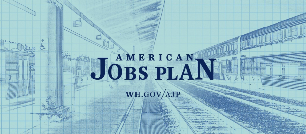 EinBlueprint einer Bahnstation mit den Worten "American Jobs Plan" darauf, mit einem Zug auf der rechten Seite und Eisenbahnschienen daneben.