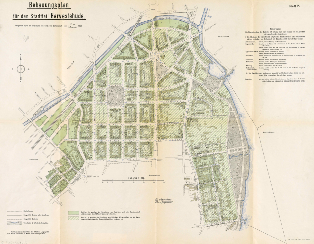 Ein altes Stadtplan von Berlin, Deutschland, das den Stadtteil mit Straßen, Gebäuden, Sehenswürdigkeiten und zusätzlichen Informationen zeigt.