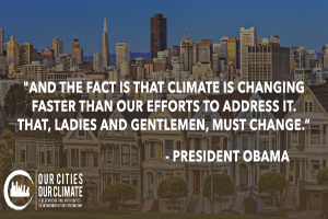 Eine Stadtansicht mit Gebäuden, Bäumen und Fahrzeugen, die einen Zitat des Präsidenten Obama zum Thema Klimawandel in den Vordergrund stellt, unter einem sichtbaren Himmel.