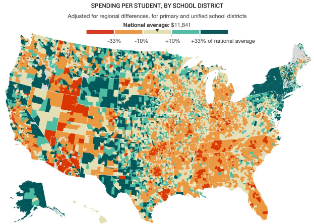Farbcodierte US-Karte, die den pro-Schüler-Ausgabenanteil je Schulbezirk zeigt, mit begleitendem erklärendem Text.