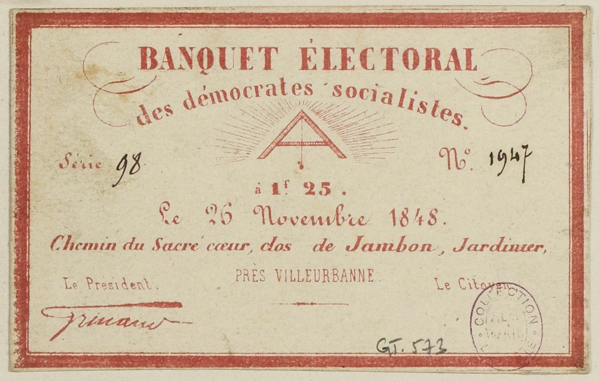 Alter Umschlag mit roter Einfassung und einer Briefmarke, beschriftet mit "Banquet Electoral des Democrats Socialists".