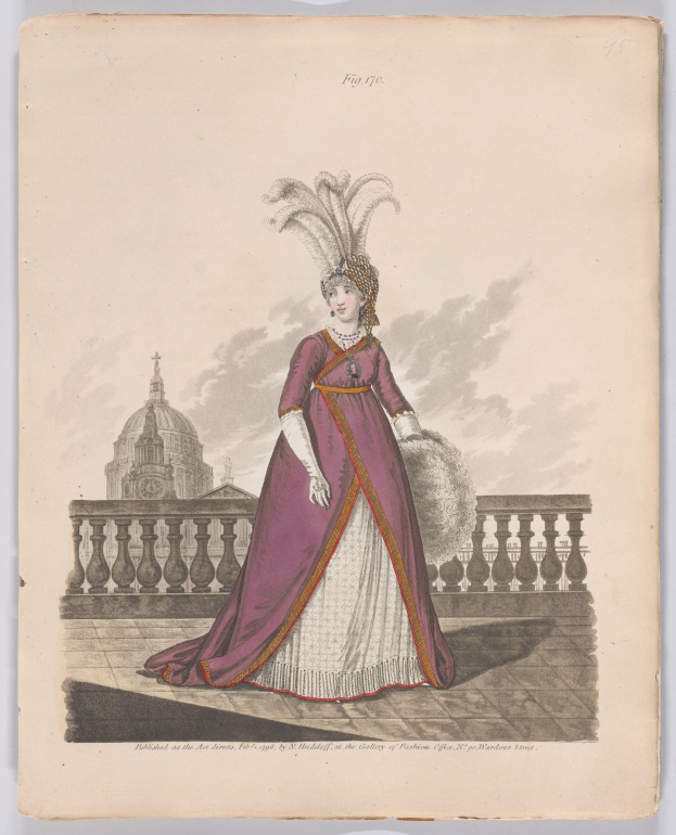 Frau in einem purpurfarbenen und weißen Federkleid, die an einem Geländer steht, mit einem Gebäude und Wolken im Hintergrund, beschriftet mit "Mode von New York, New York Street, 1790."